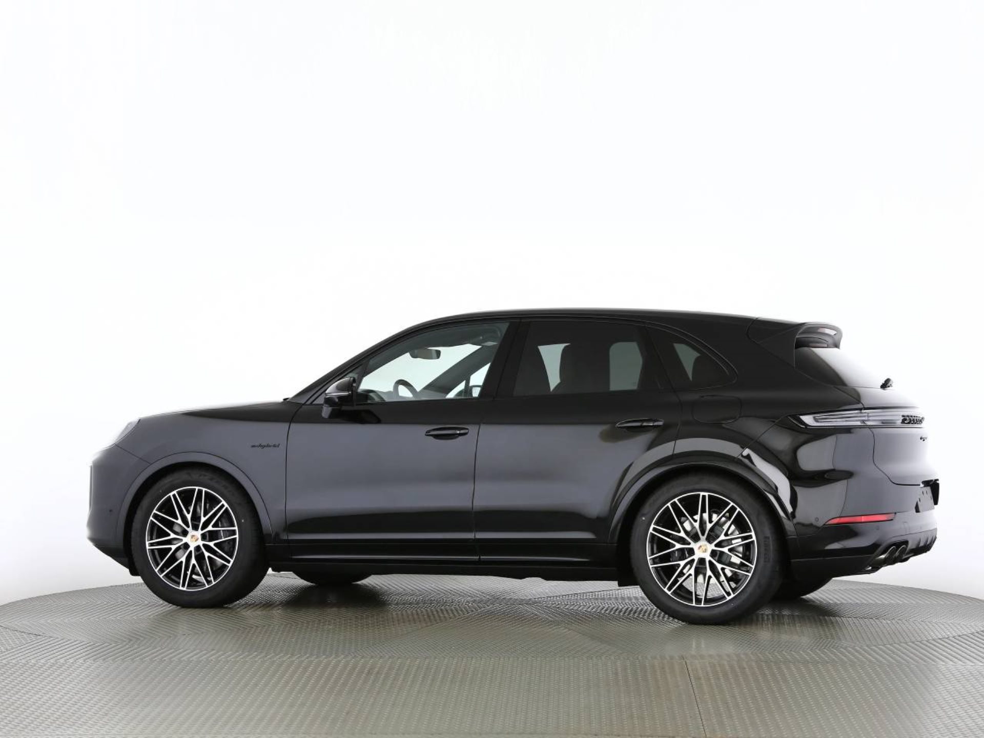 PORSCHE Cayenne E-Hybrid Black Edition-image-8