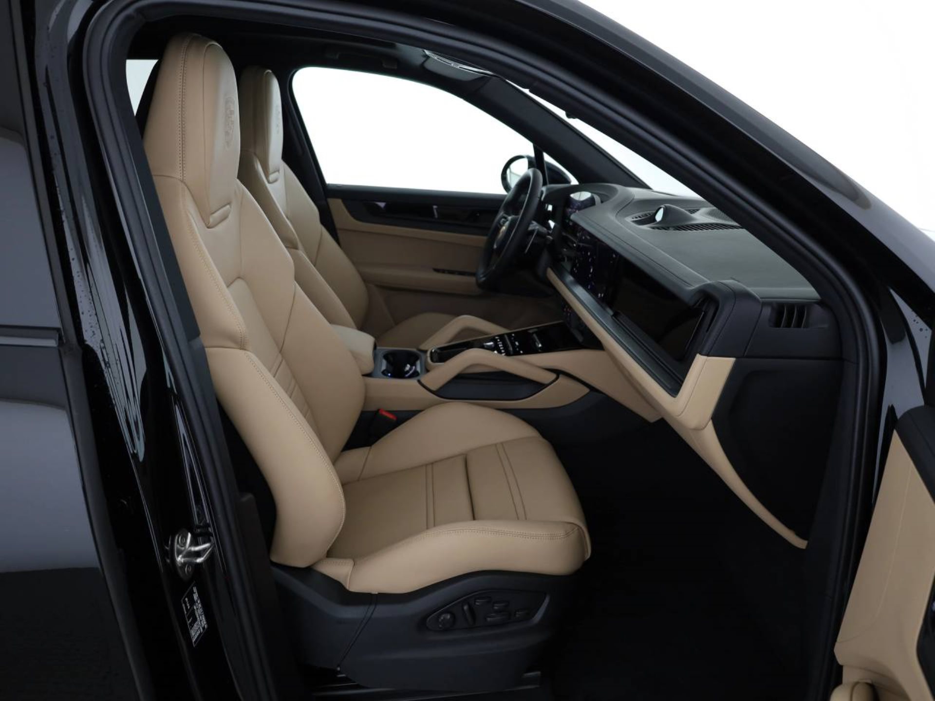 PORSCHE Cayenne E-Hybrid Black Edition-image-20