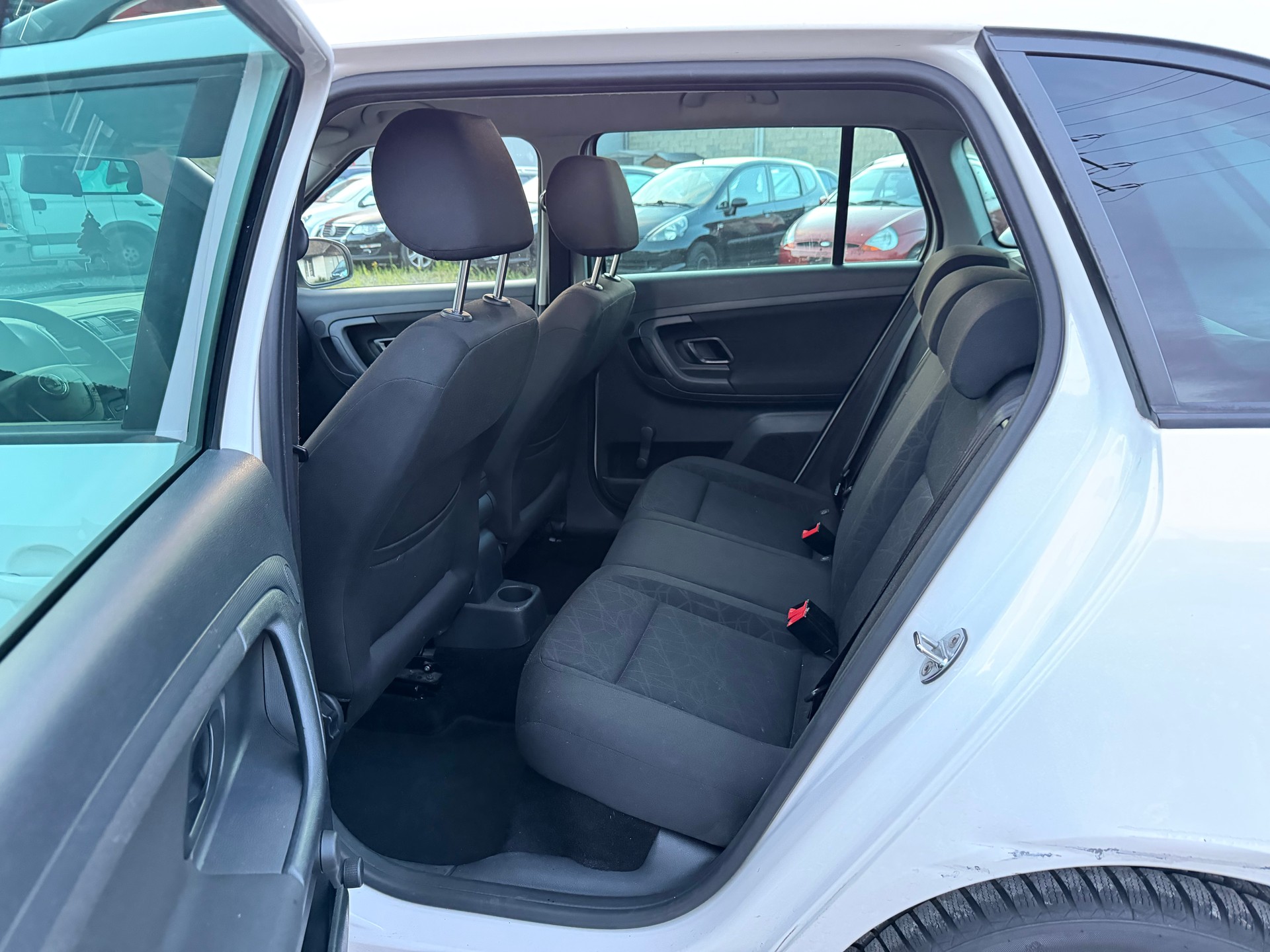 SKODA 1.6-image-9