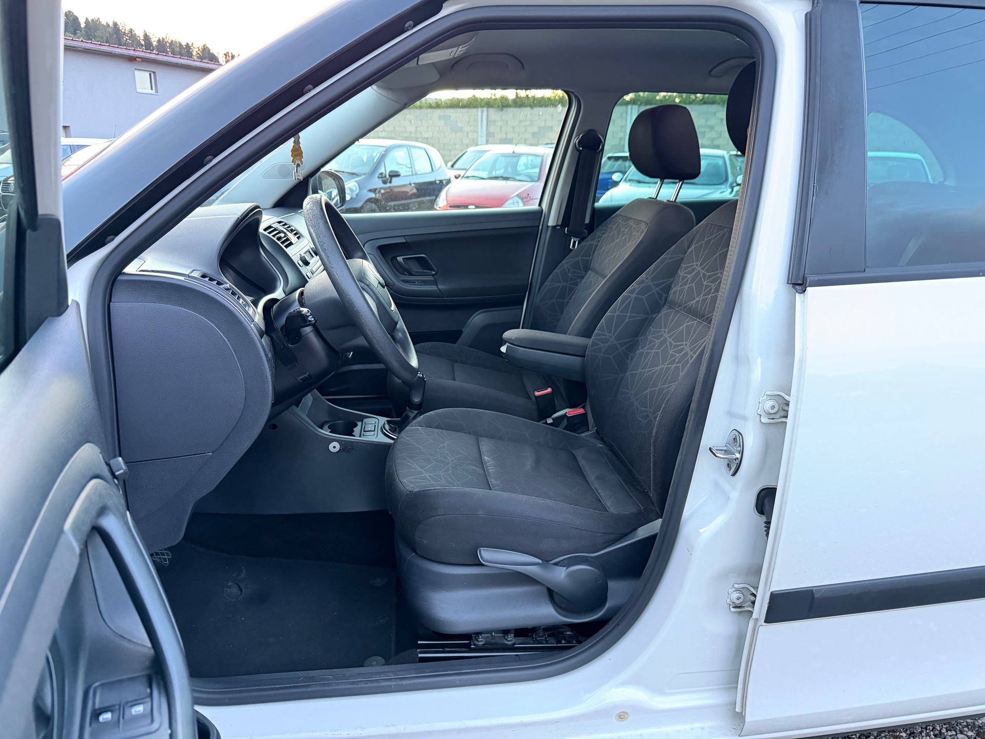 SKODA 1.6-image-8