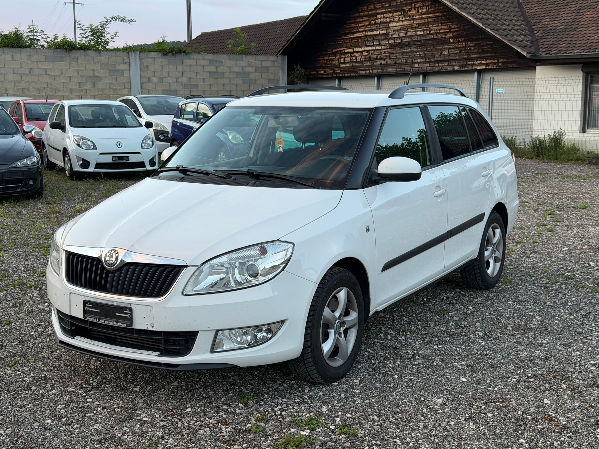 SKODA 1.6-image-0