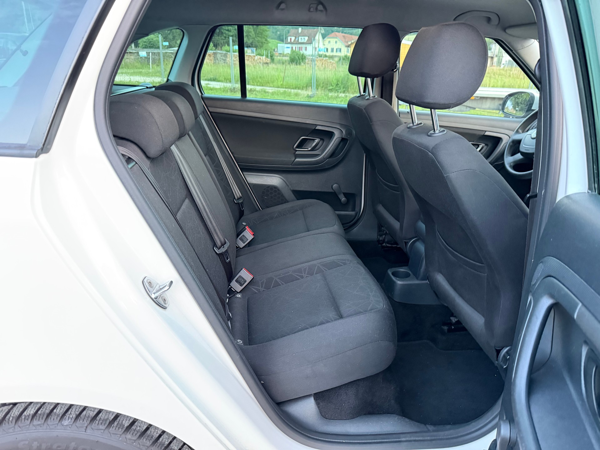 SKODA 1.6-image-7