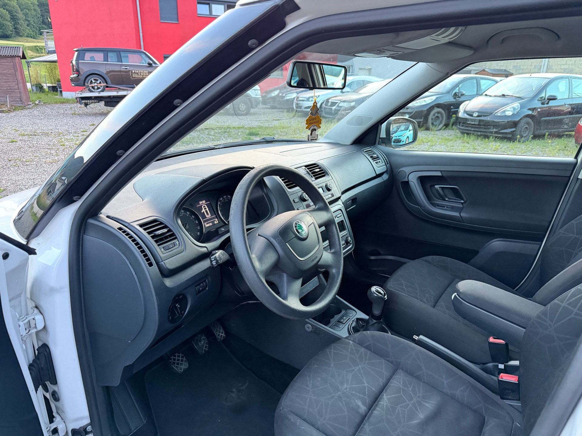 SKODA 1.6-image-11