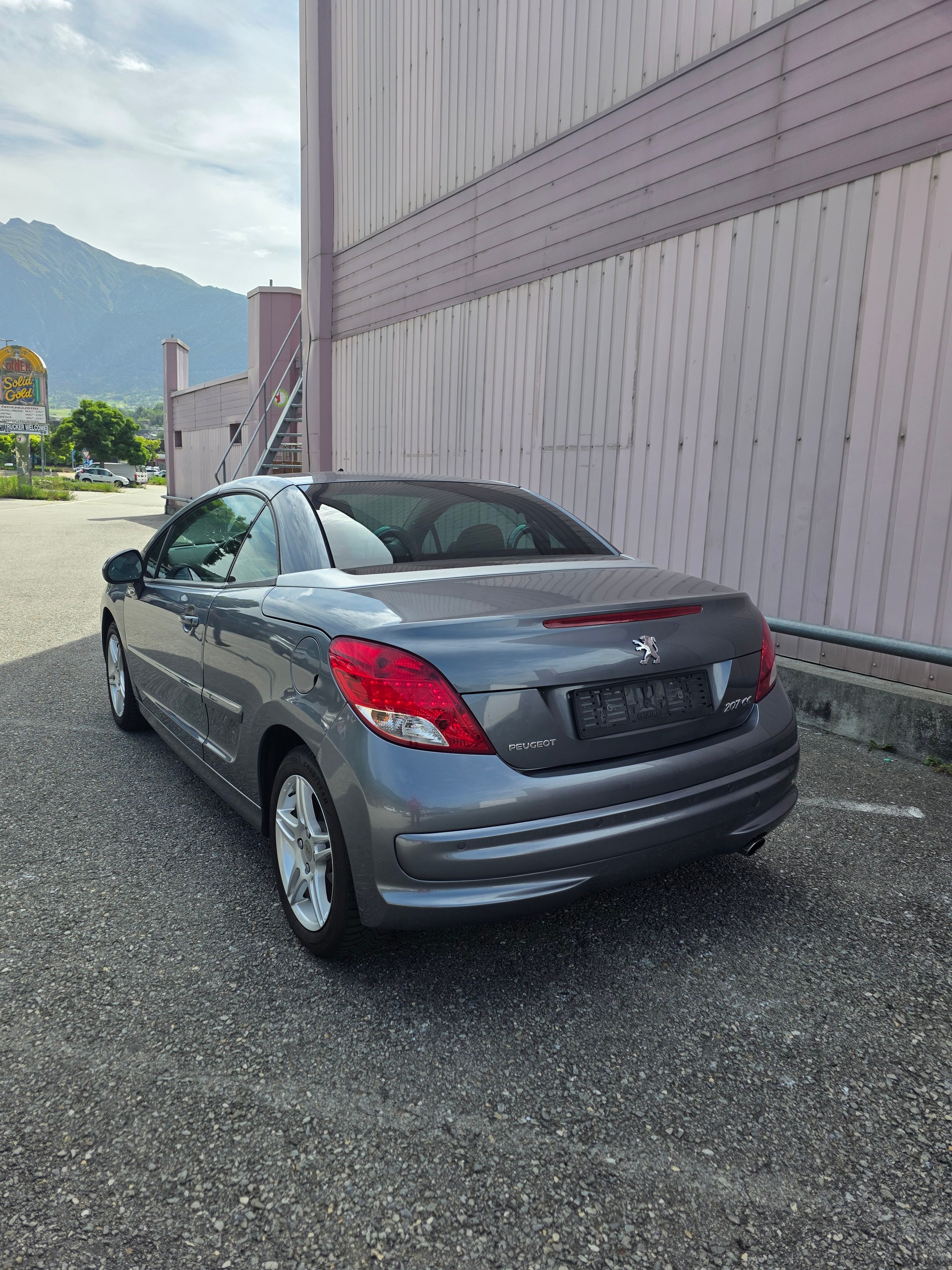 PEUGEOT 207 CC 1.6 16V Turbo Swiss Edition-image-5