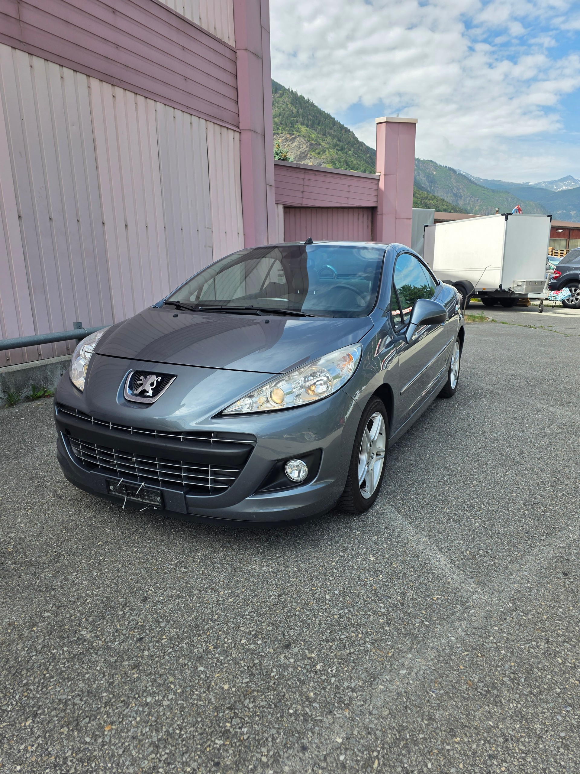 PEUGEOT 207 CC 1.6 16V Turbo Swiss Edition-image-2