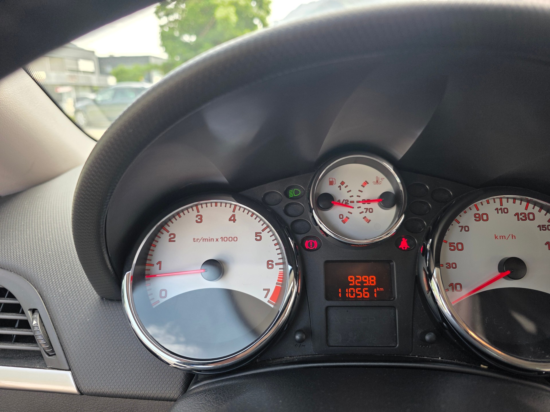 PEUGEOT 207 CC 1.6 16V Turbo Swiss Edition-image-11