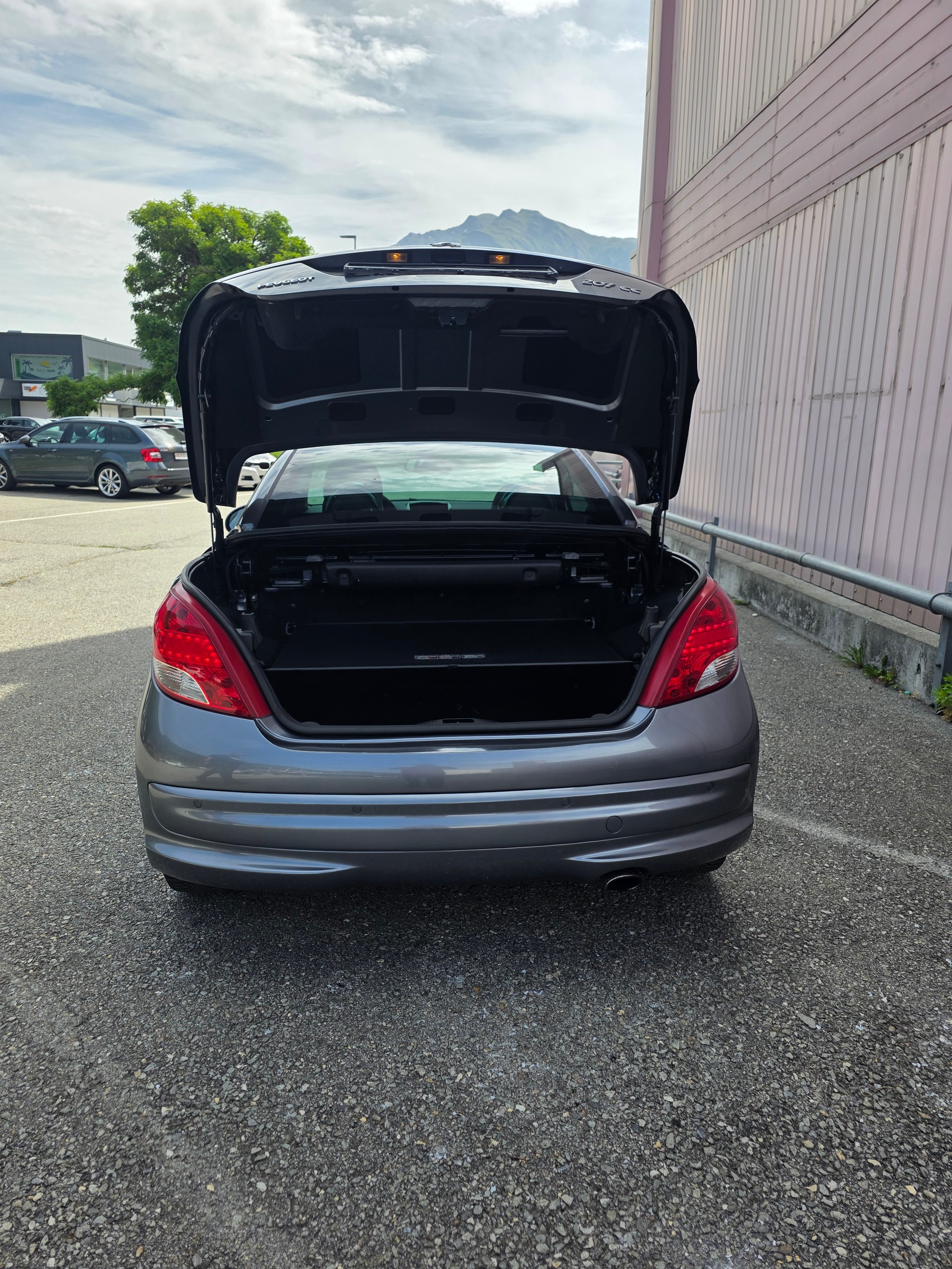 PEUGEOT 207 CC 1.6 16V Turbo Swiss Edition-image-6