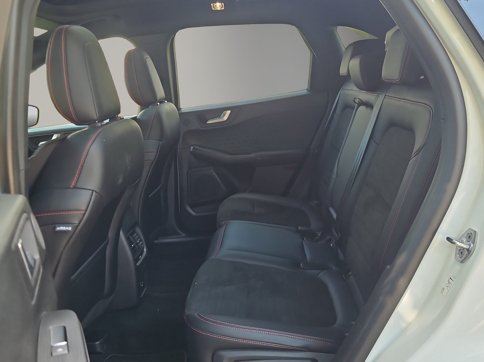 FORD Kuga 2.0 TDCi EcoBlue ST-Line X 4WD-image-12
