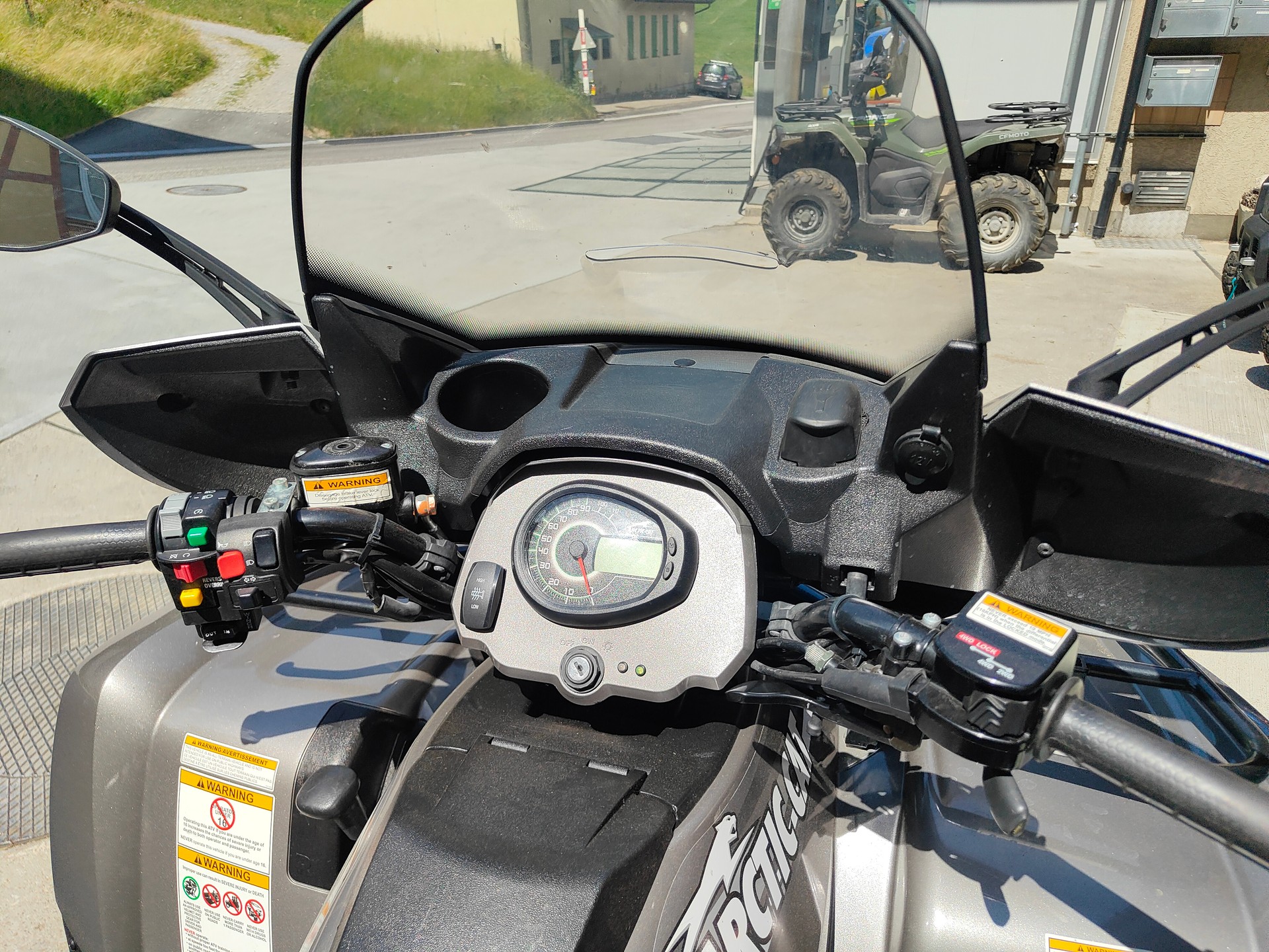 ARCTIC CAT 1000 TRV H2 EFI Cruiser A-image-8
