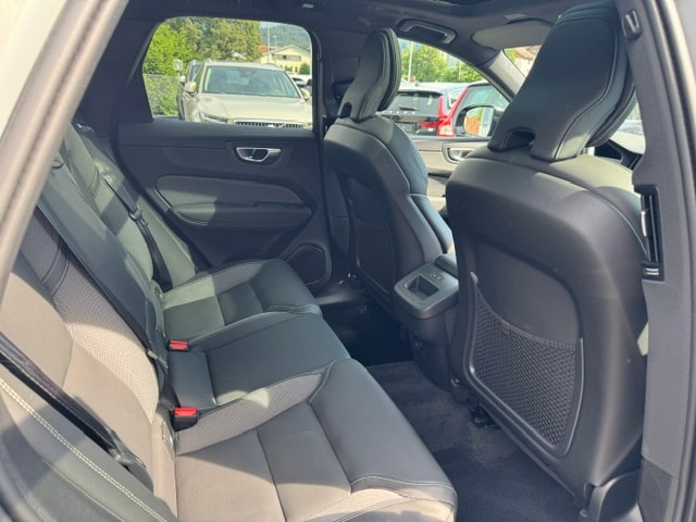 VOLVO XC60 2.0 B5 MH Black Edition AWD-image-12