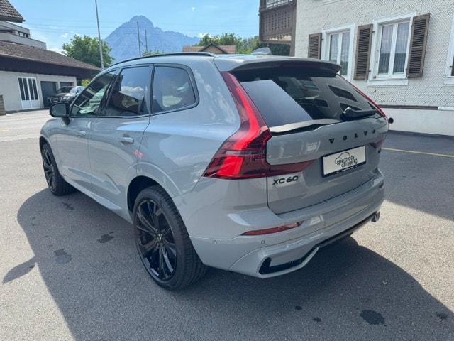 VOLVO XC60 2.0 B5 MH Black Edition AWD-image-3