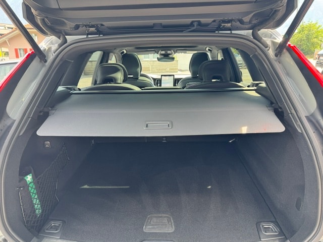 VOLVO XC60 2.0 B5 MH Black Edition AWD-image-11