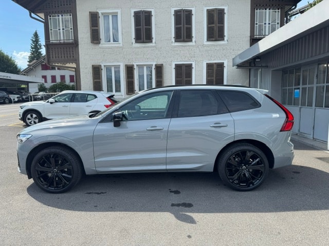 VOLVO XC60 2.0 B5 MH Black Edition AWD-image-4