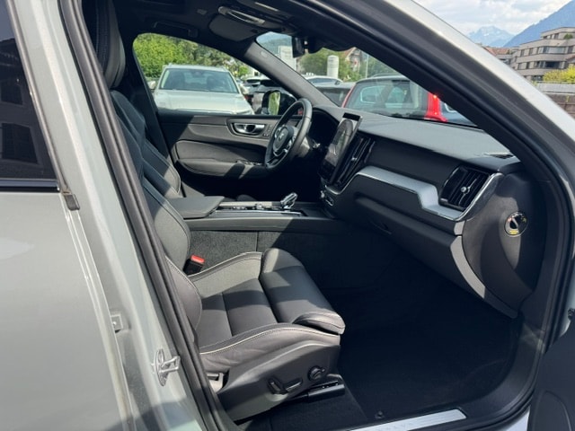 VOLVO XC60 2.0 B5 MH Black Edition AWD-image-13