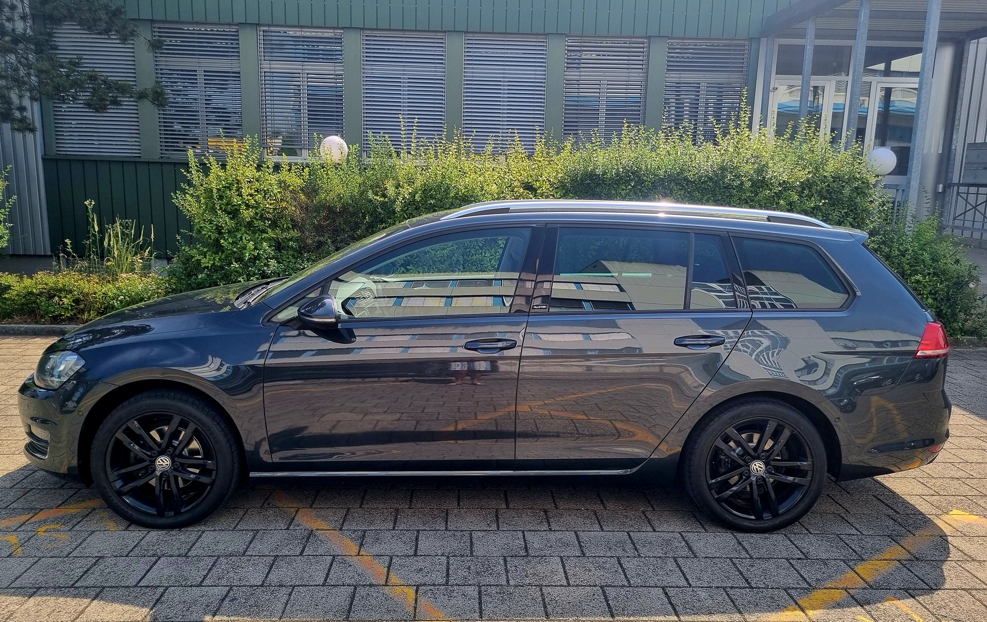 VW Golf Variant 1.4 TSI Allstar R-Line DSG-image-2