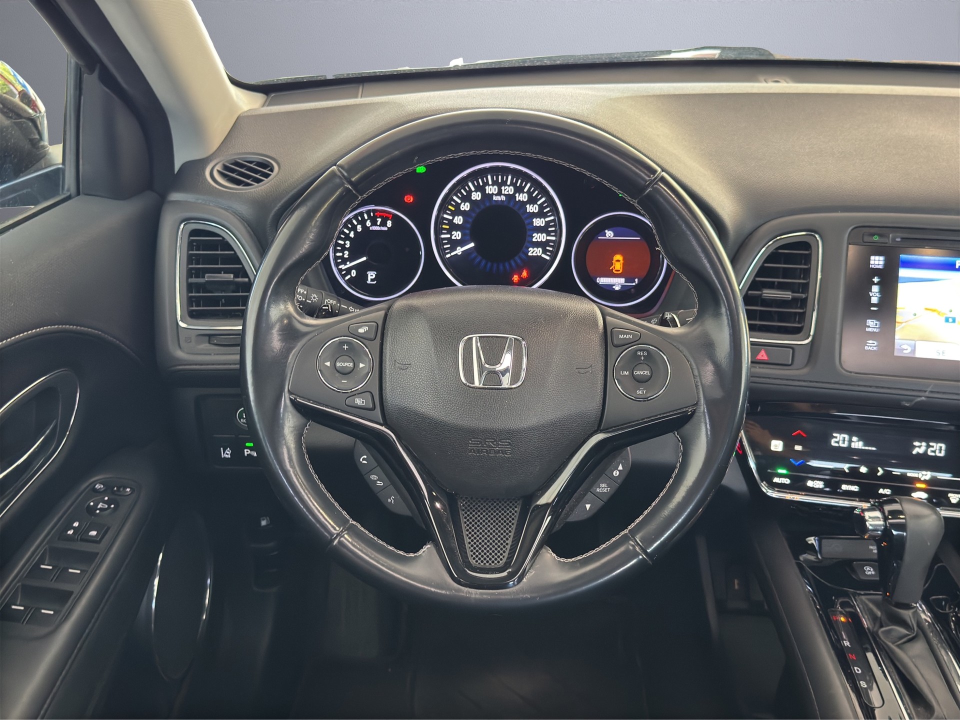 HONDA HR-V 1.5i-VTEC Executive-image-12