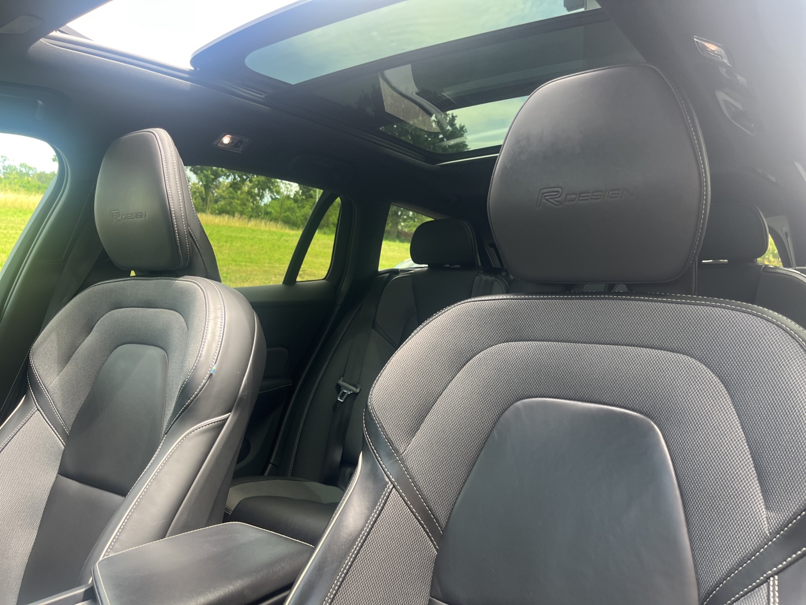 VOLVO V60 2.0 T5 R-Design-image-12