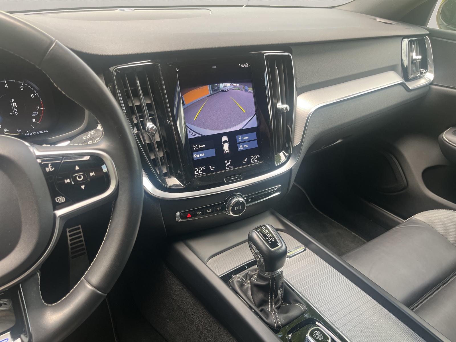 VOLVO V60 2.0 T5 R-Design-image-3