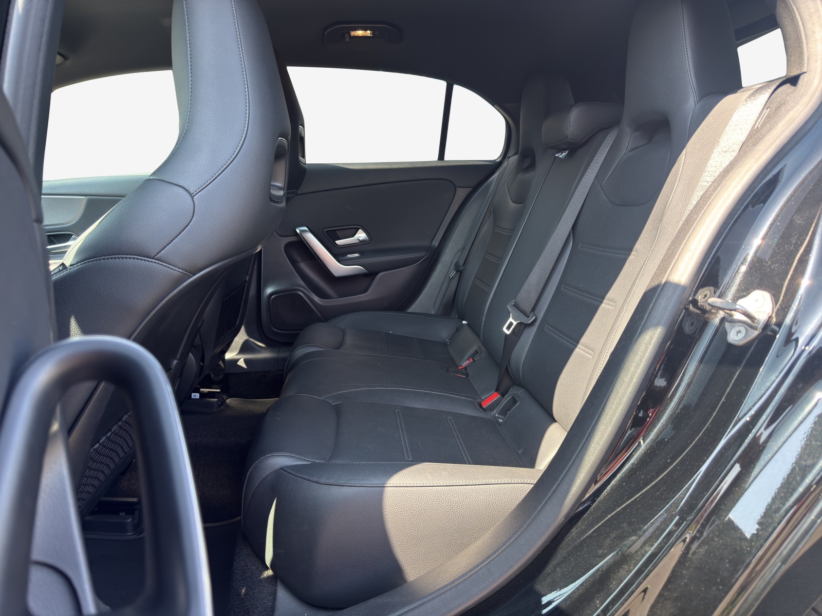 MERCEDES-BENZ A 180 Progressive 7G-DCT-image-11