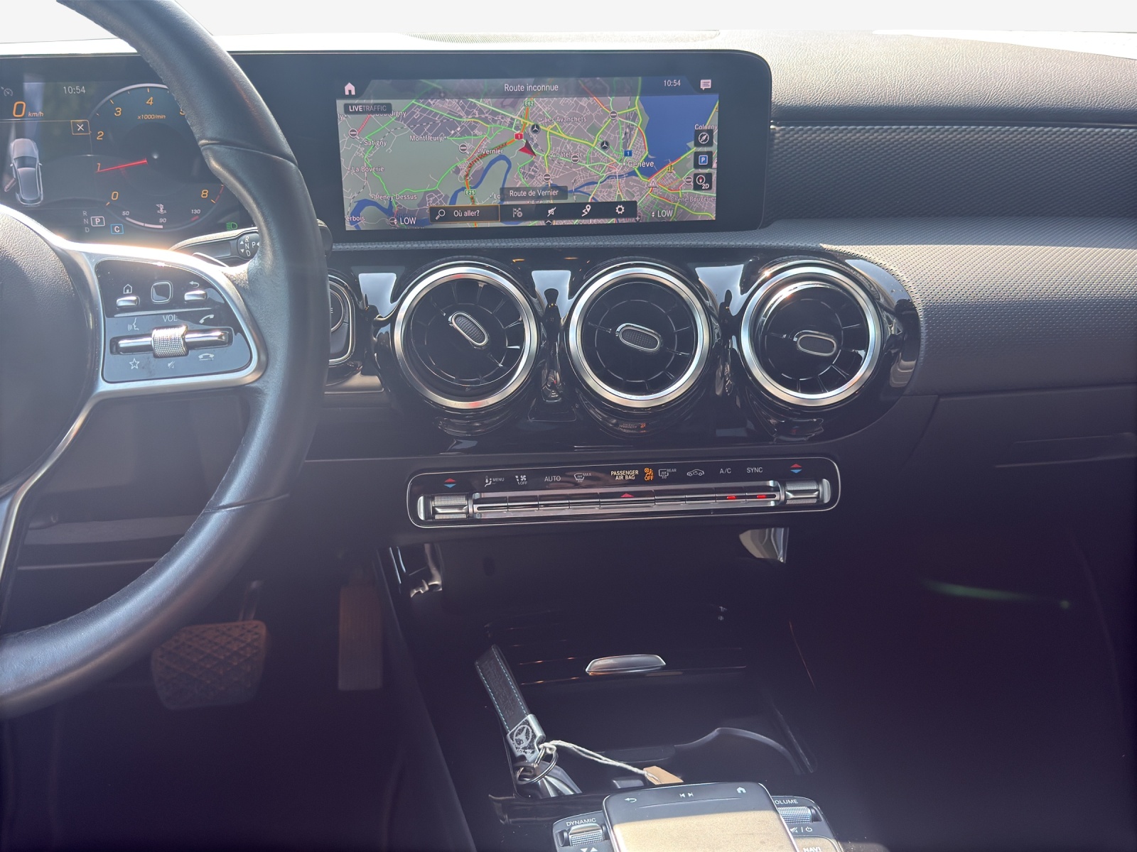 MERCEDES-BENZ A 180 Progressive 7G-DCT-image-10