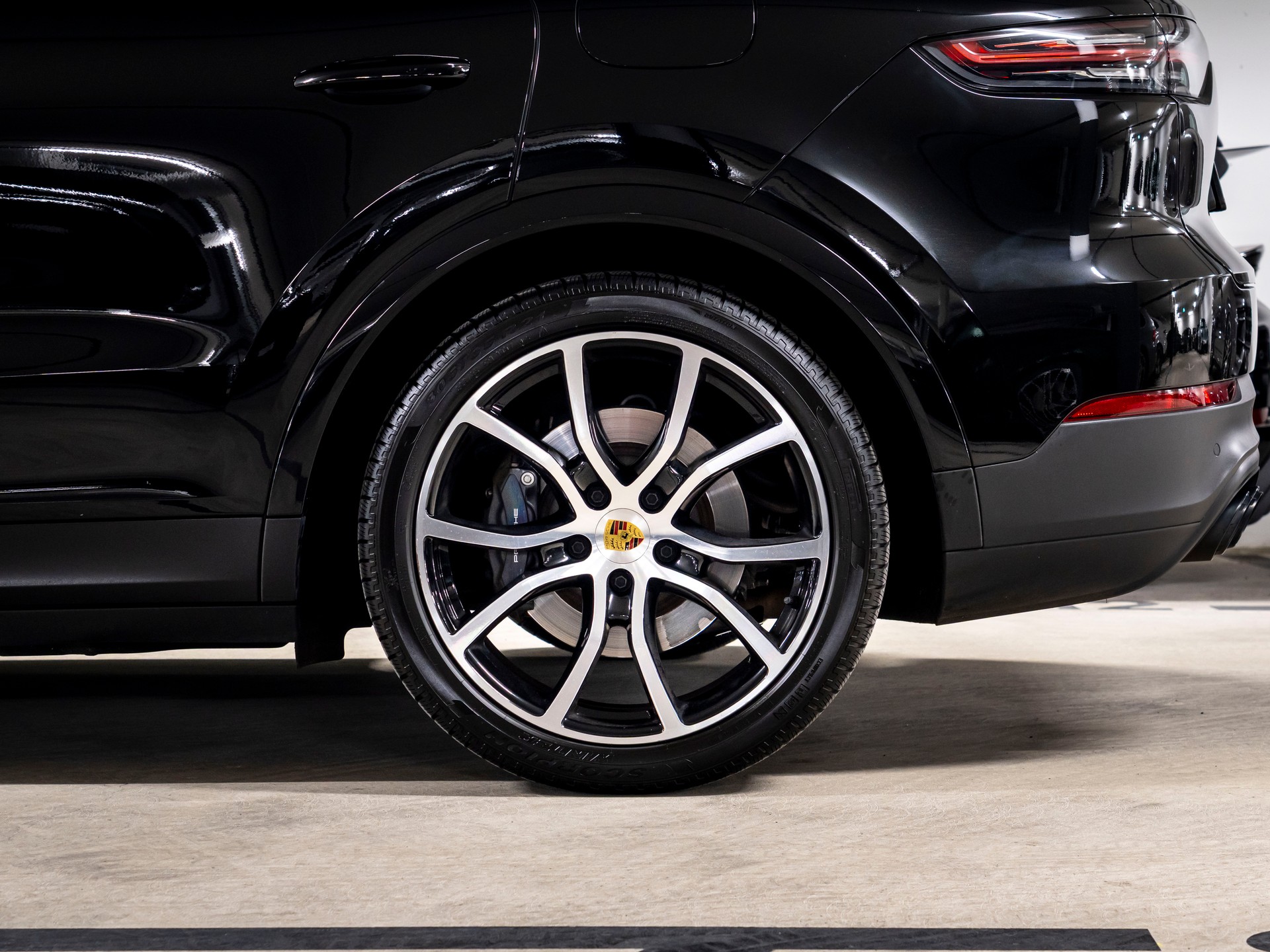 PORSCHE Cayenne E-Hybrid-image-8