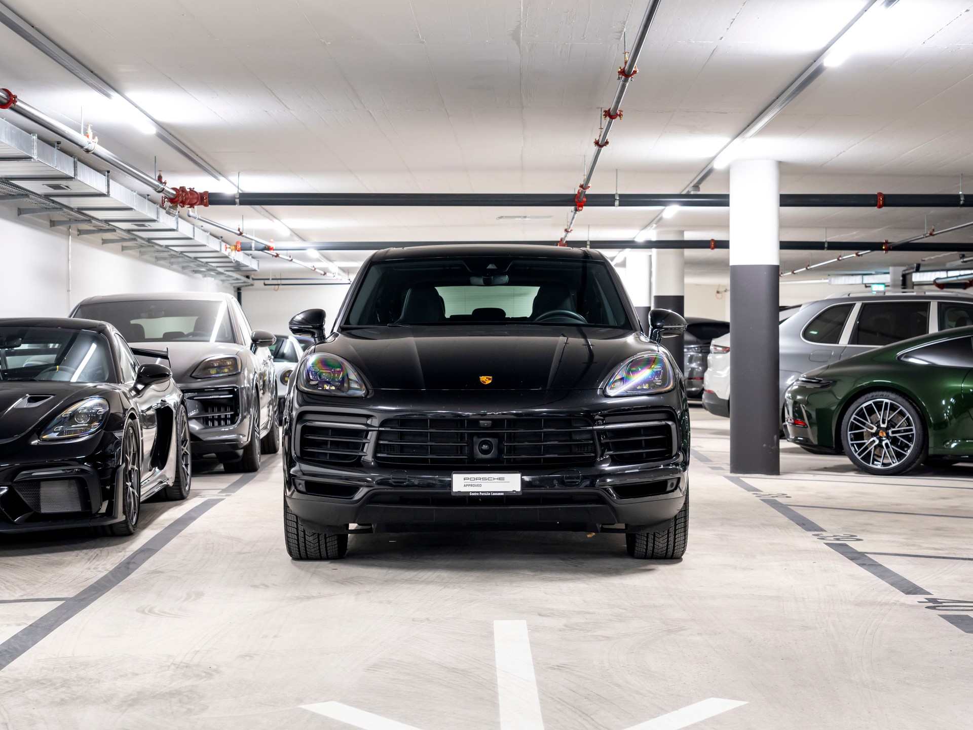 PORSCHE Cayenne E-Hybrid-showroom-element-2