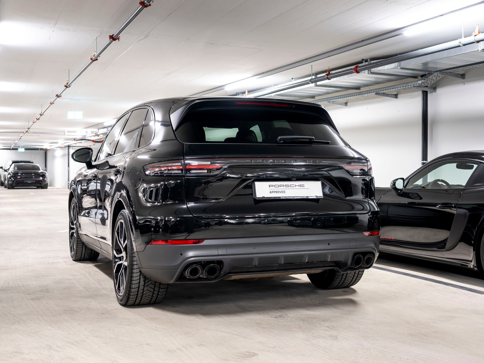 PORSCHE Cayenne E-Hybrid-showroom-element-3