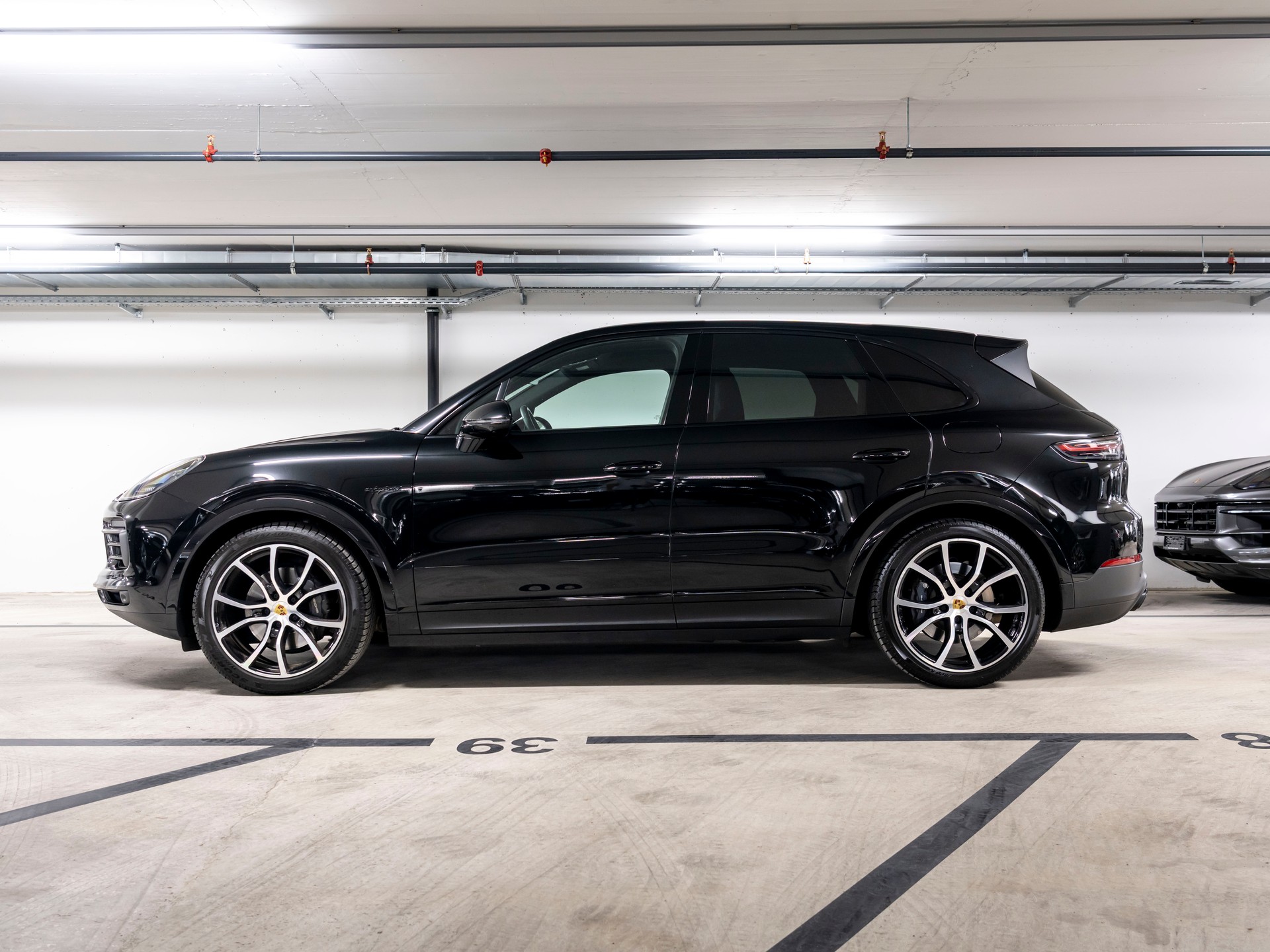 PORSCHE Cayenne E-Hybrid-showroom-element-1