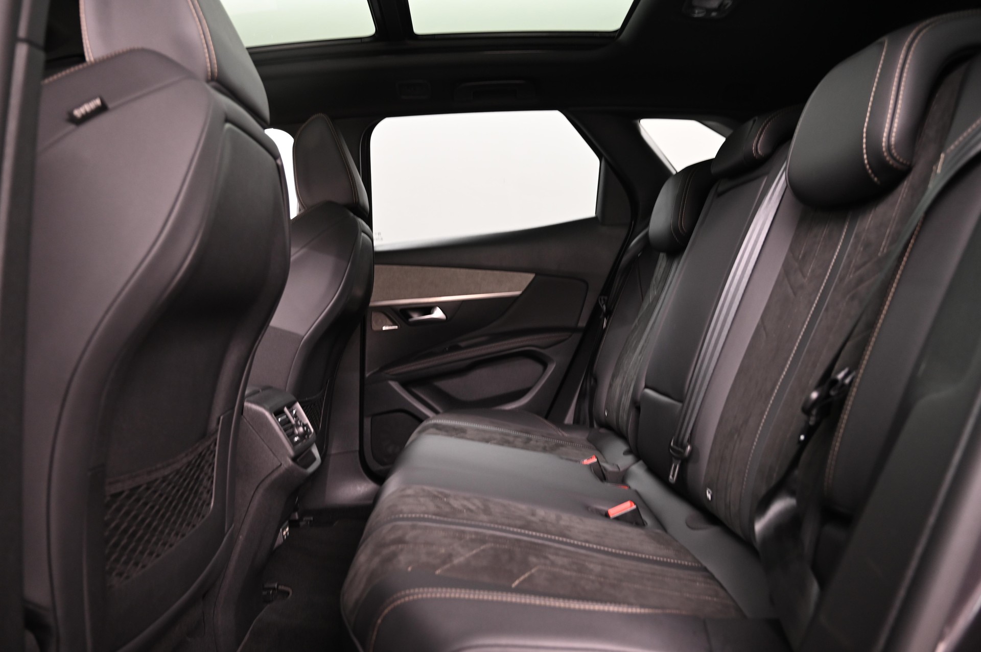 PEUGEOT 3008 1.2 PureTech GT Pack-image-5