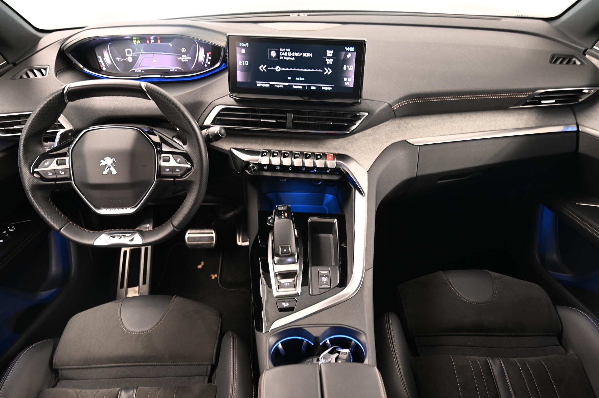 PEUGEOT 3008 1.2 PureTech GT Pack-image-6