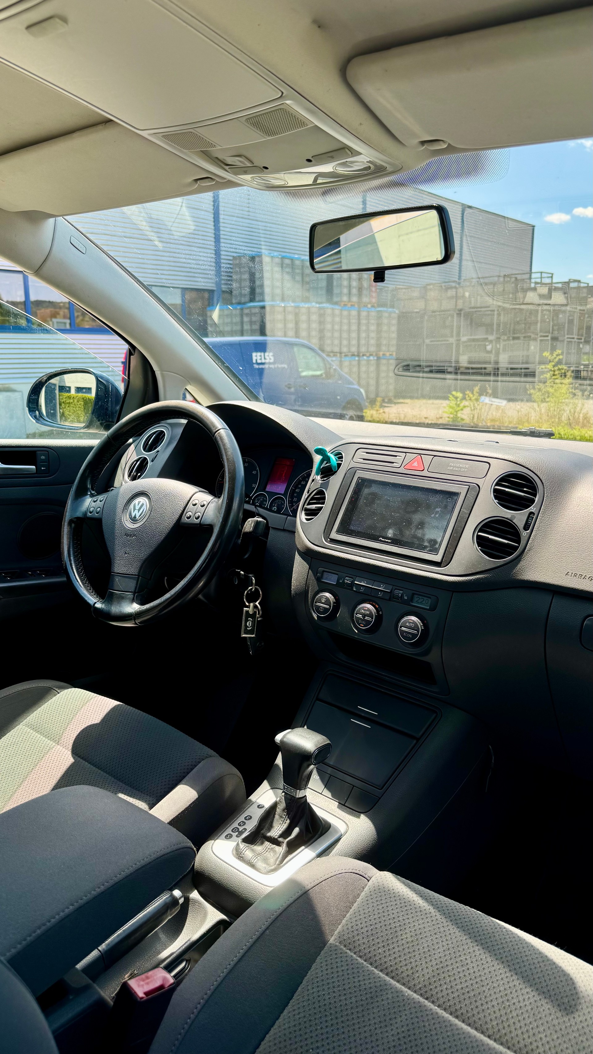 VW Golf Plus 2.0 TDI Sportline-image-12