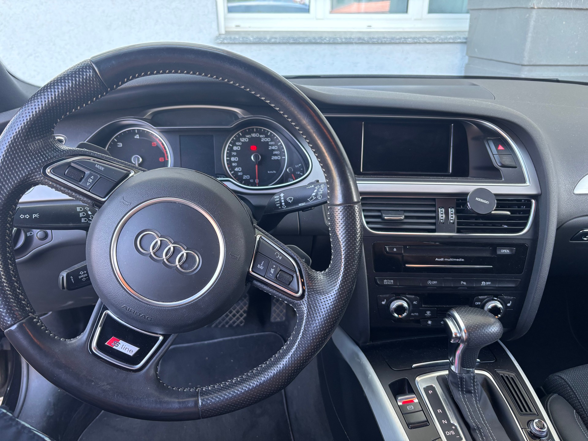 AUDI 3.0 V6 TDI 245 quattro S-Tr-image-4