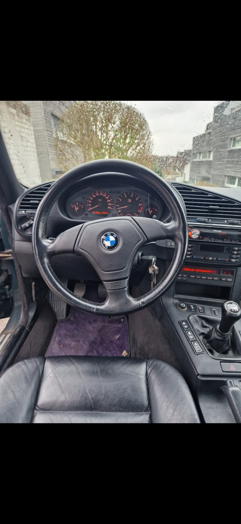 BMW 328i-image-5