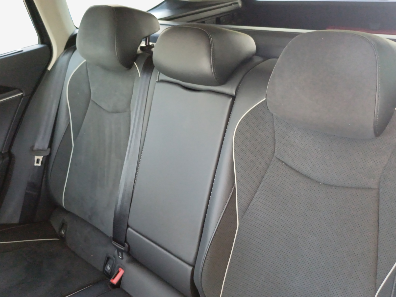 VW Passat Variant 2.0 TDI evo Business 4 Motion DSG-image-11