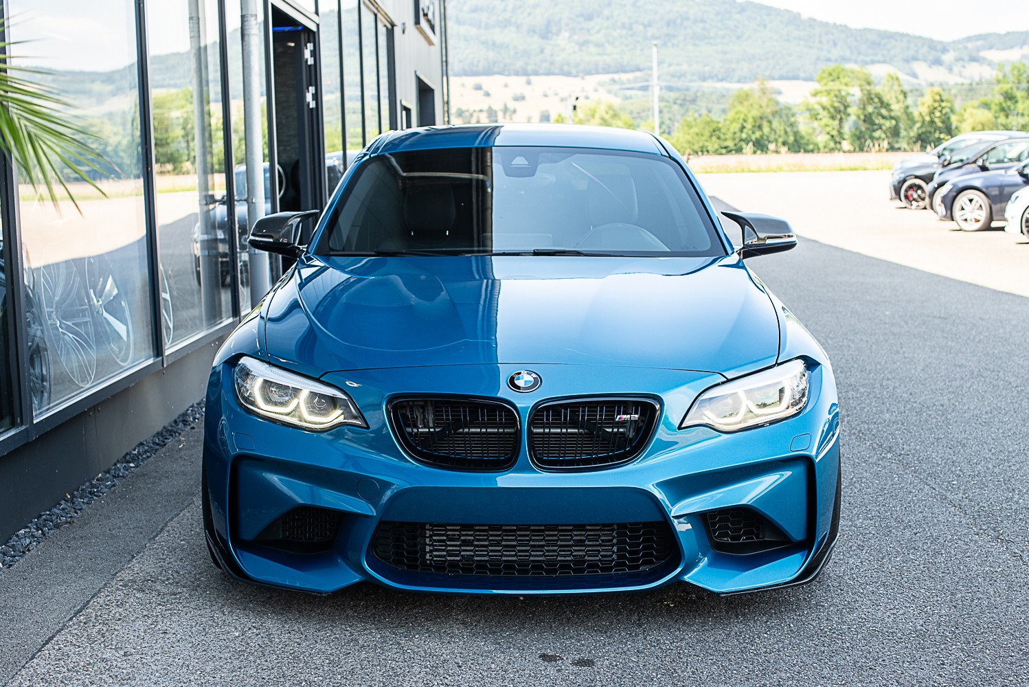 BMW M2-showroom-element-2