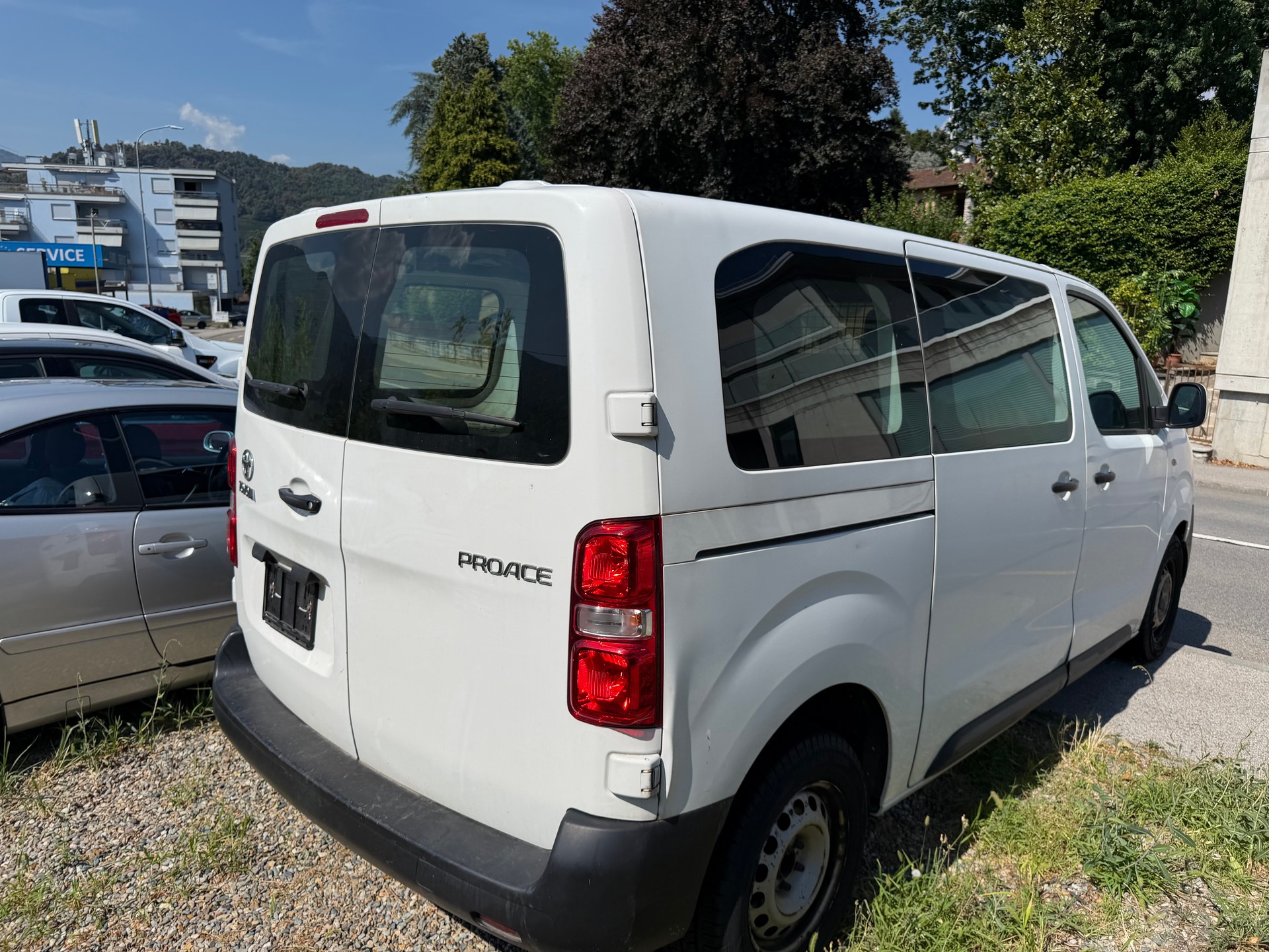 TOYOTA Proace 2.0D Panel Van L1 Luna-image-3