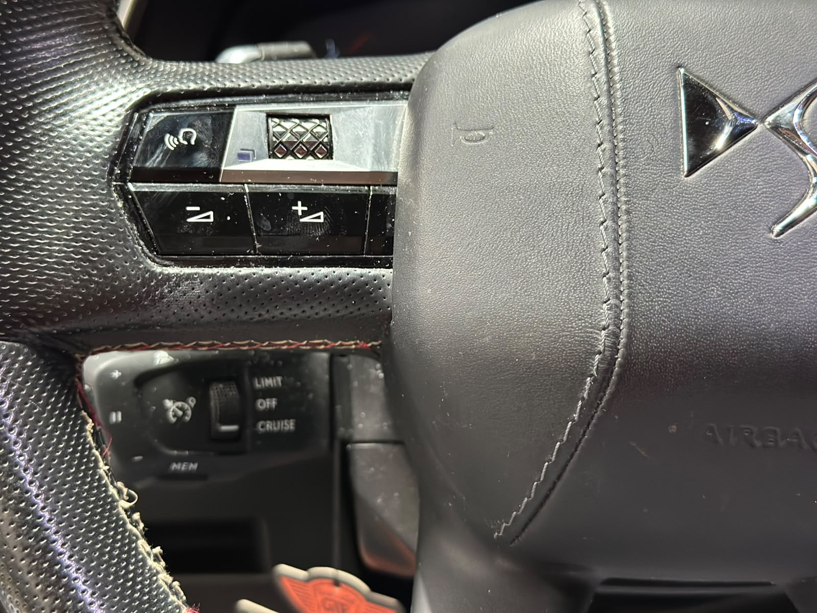 DS AUTOMOBILES DS 7 Crossback E-Tense 300 Performance Line-image-9