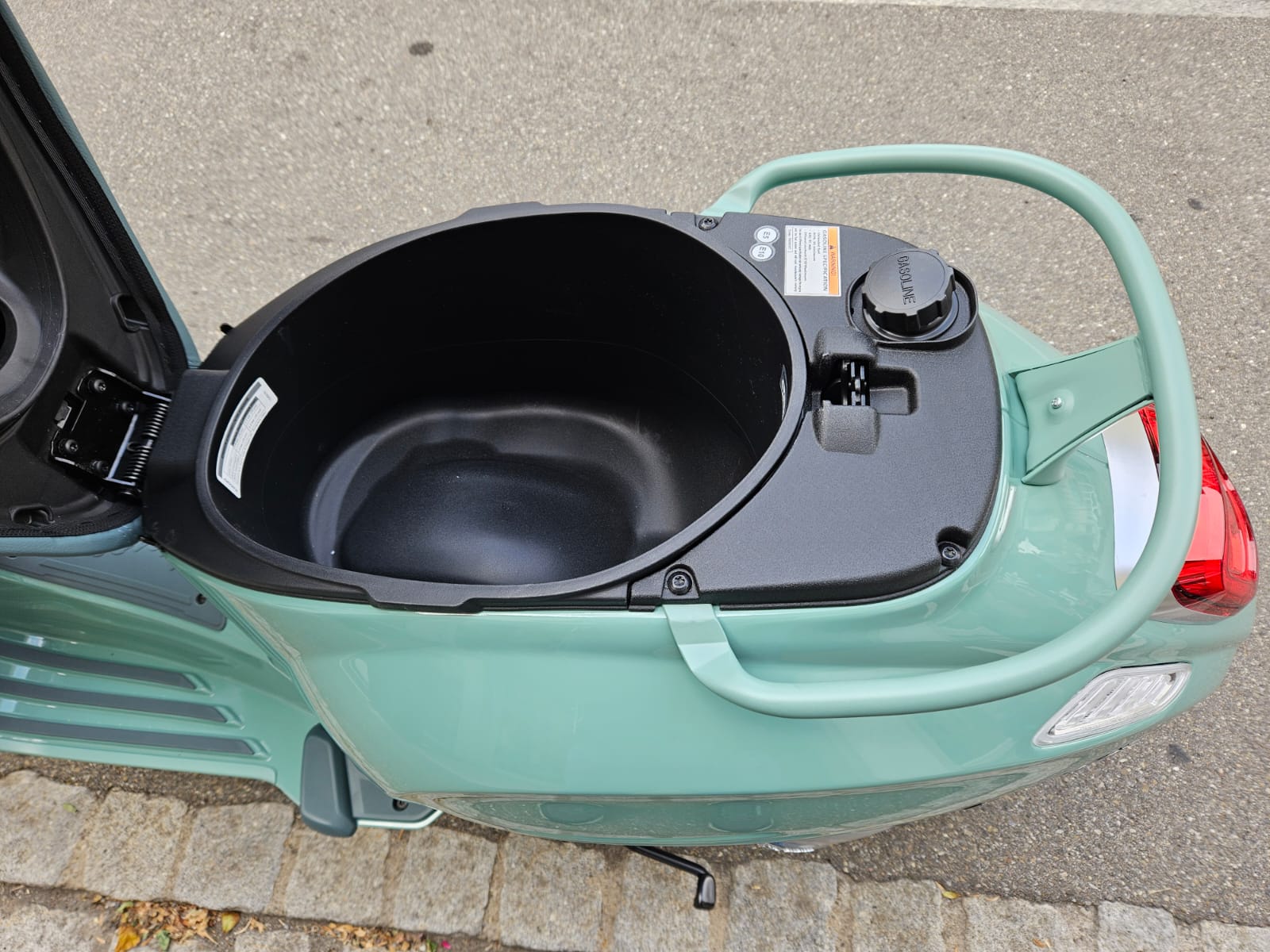 PIAGGIO Vespa Primavera 125 80th Euro 5+-image-11