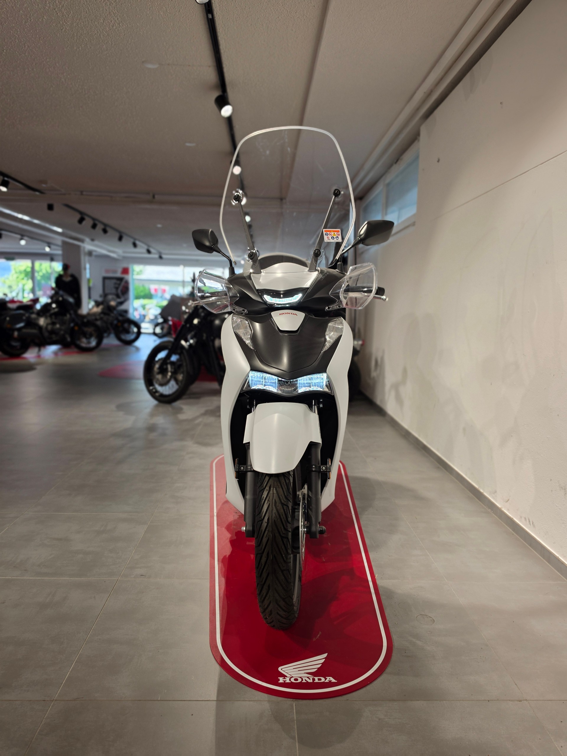 HONDA SH 125 i Mode-showroom-element-1