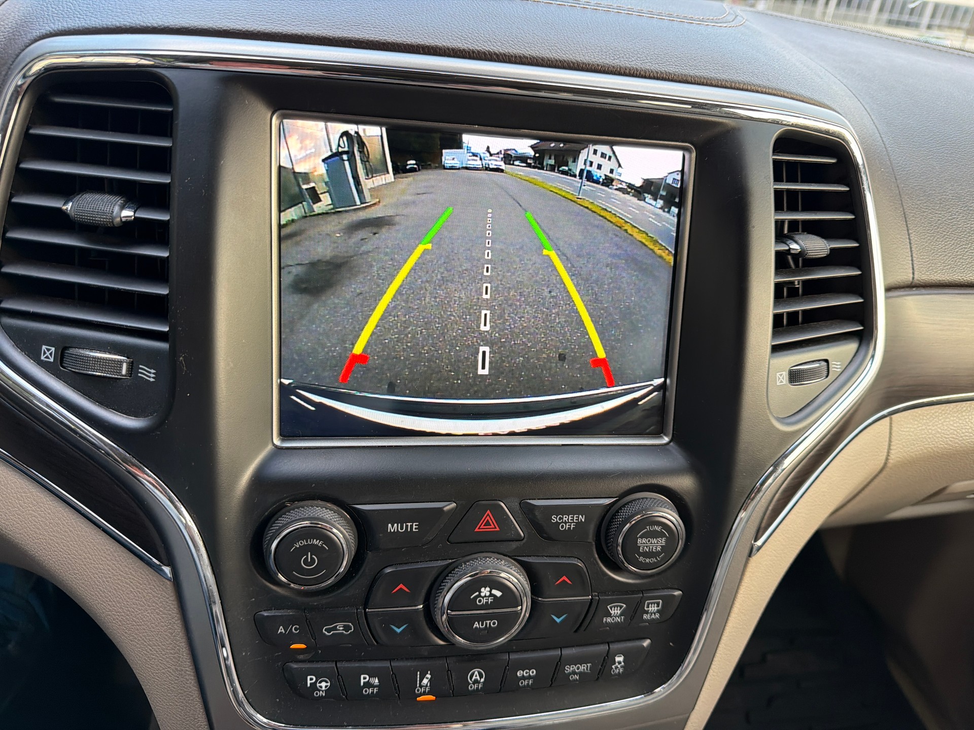 JEEP Grand Cherokee 3.0 CRD Overland Automatic-image-14