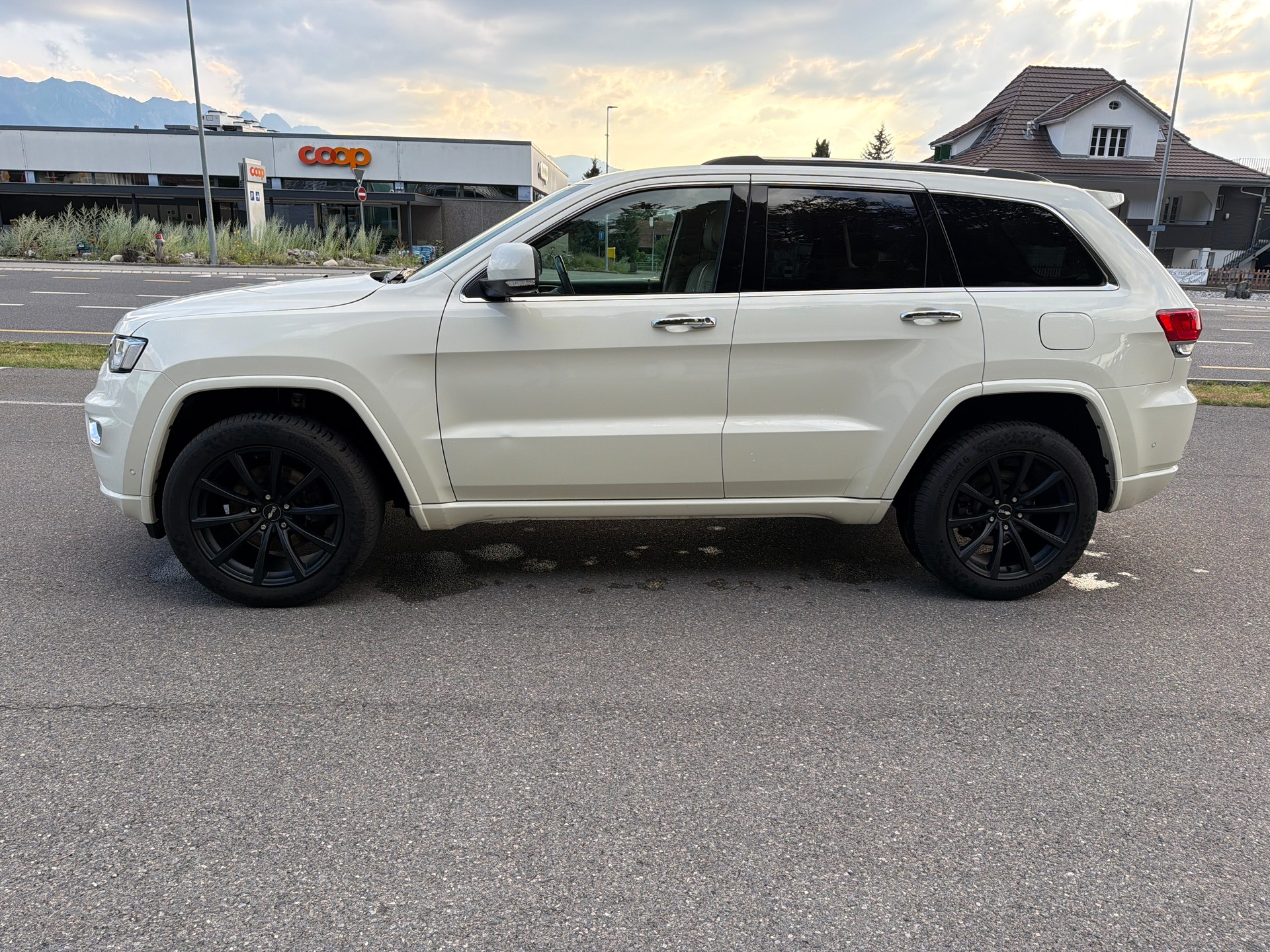 JEEP Grand Cherokee 3.0 CRD Overland Automatic-image-1