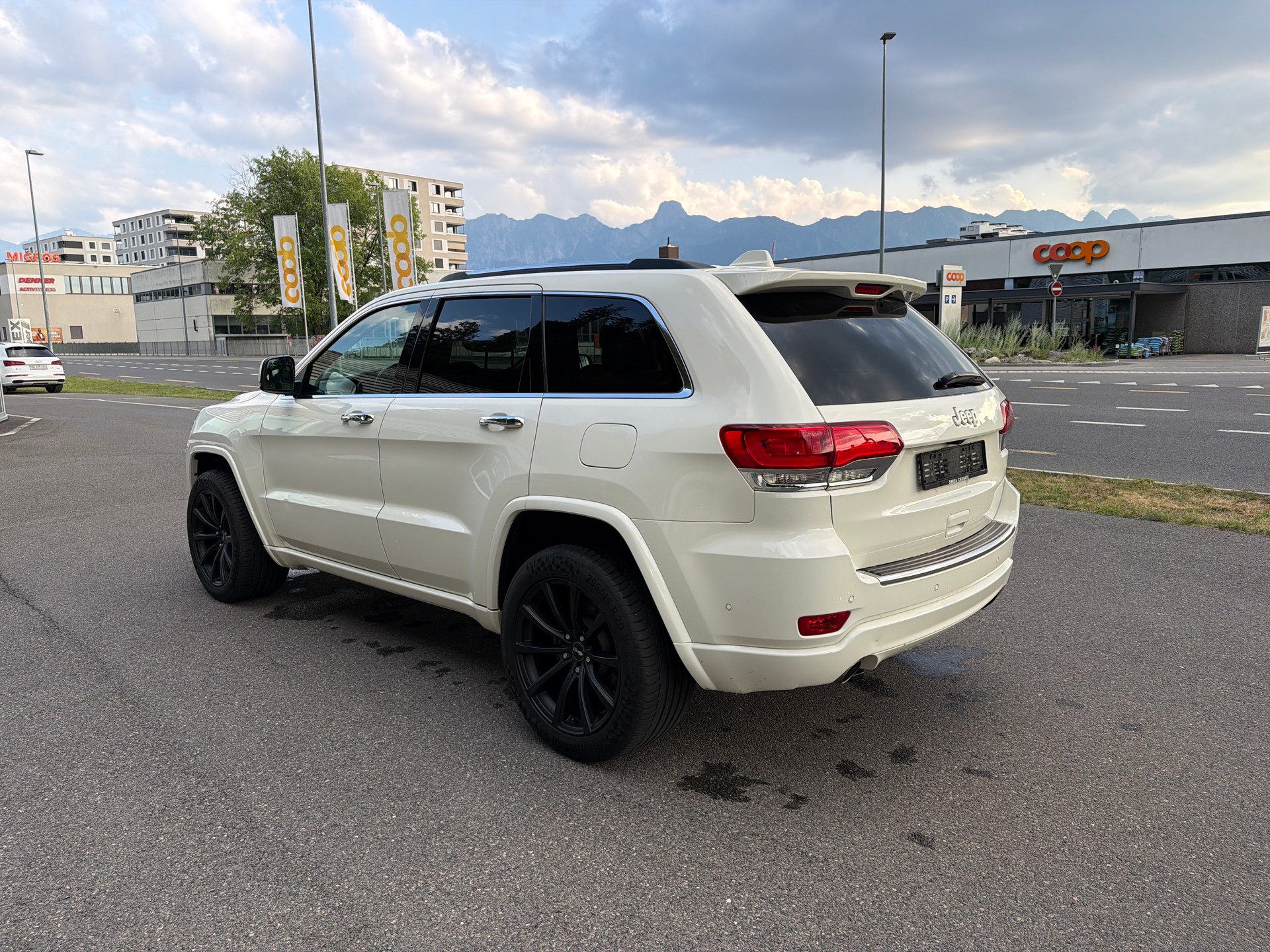 JEEP Grand Cherokee 3.0 CRD Overland Automatic-image-2