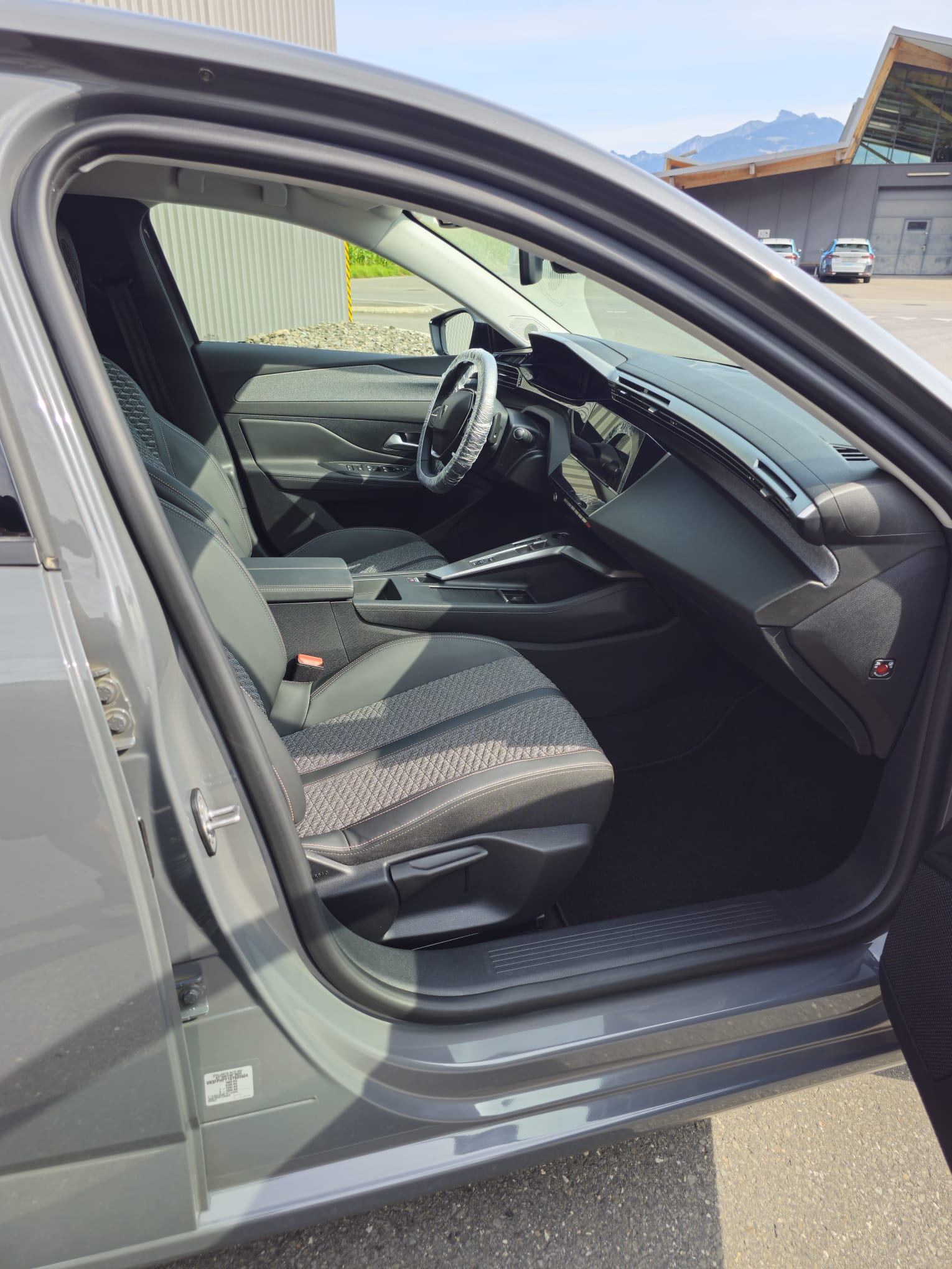 PEUGEOT 308 1.2 HEV 145 GT-image-6