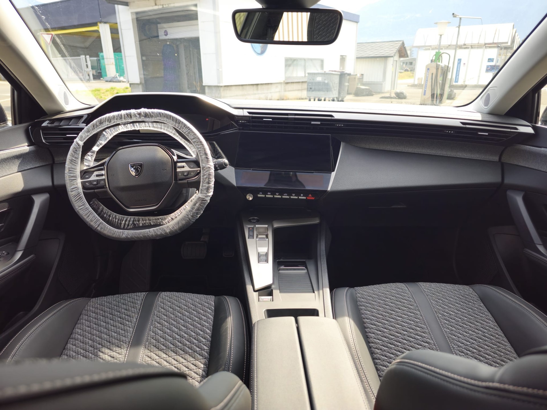 PEUGEOT 308 1.2 HEV 145 GT-image-11