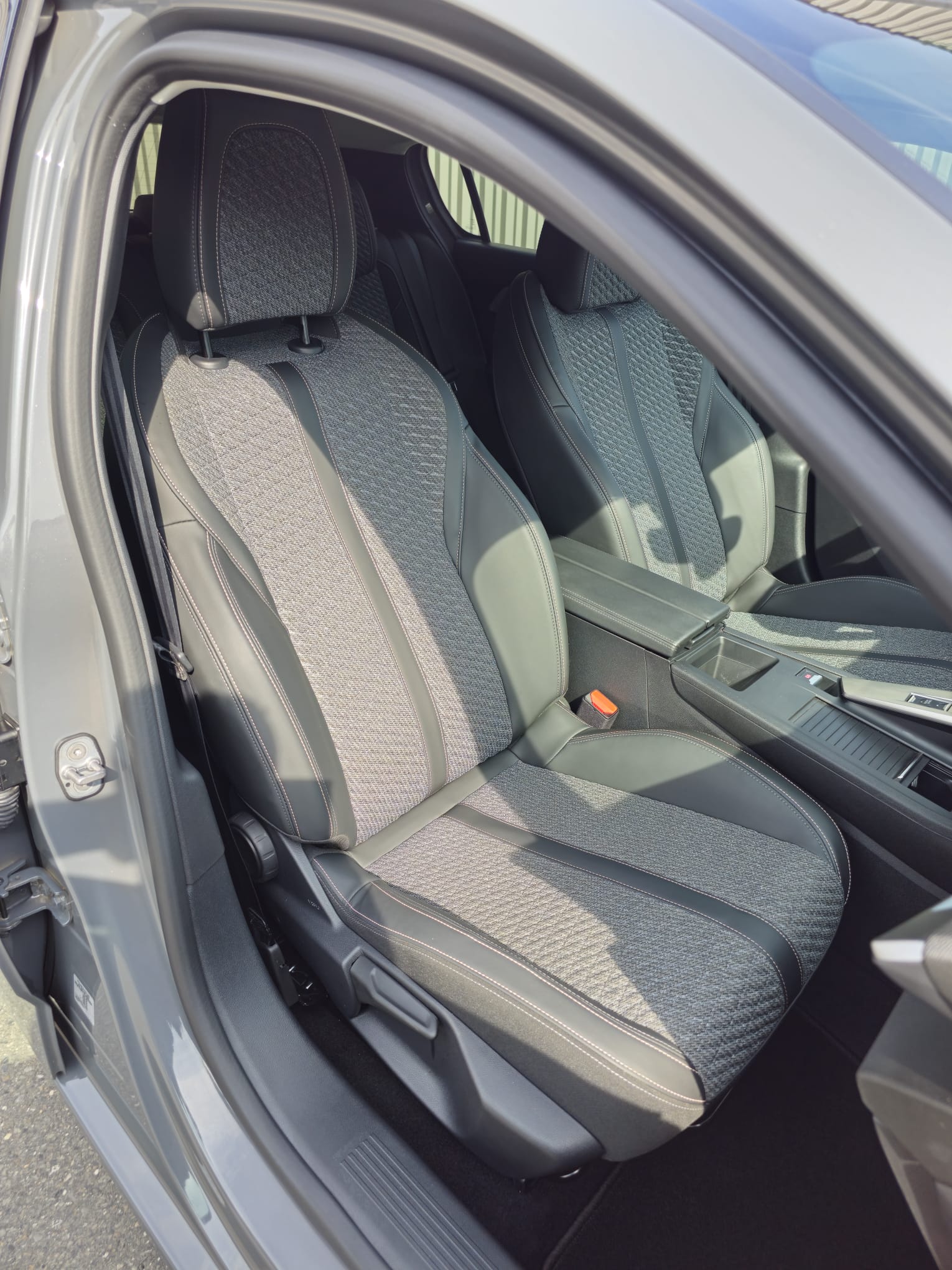 PEUGEOT 308 1.2 HEV 145 GT-image-7