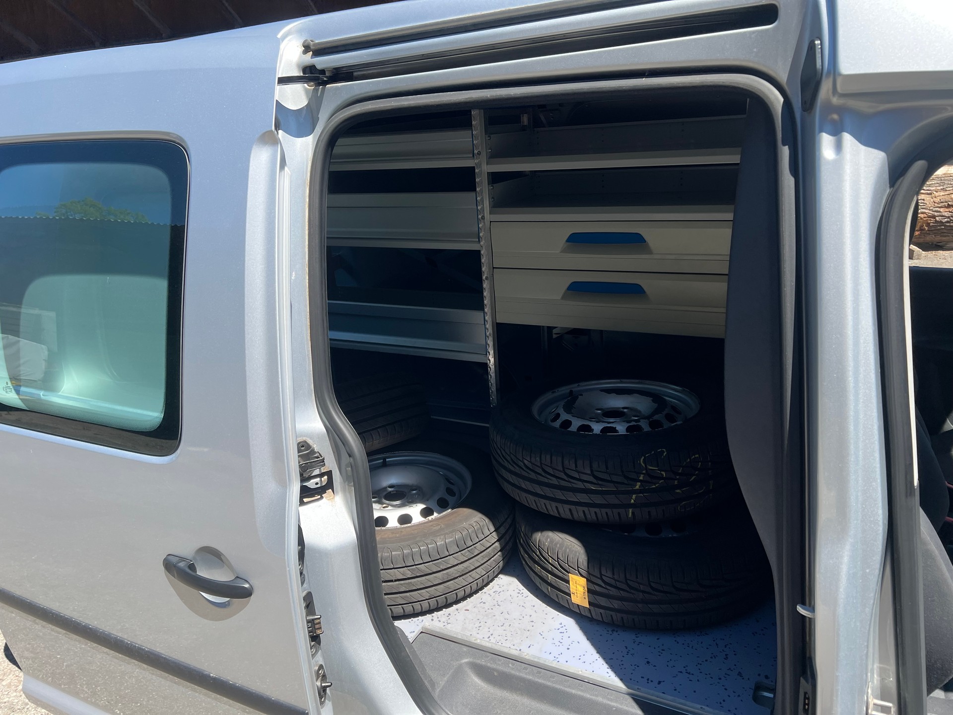 VW Caddy Maxi 1.6 TDI Blue Motion Technology DSG-image-8