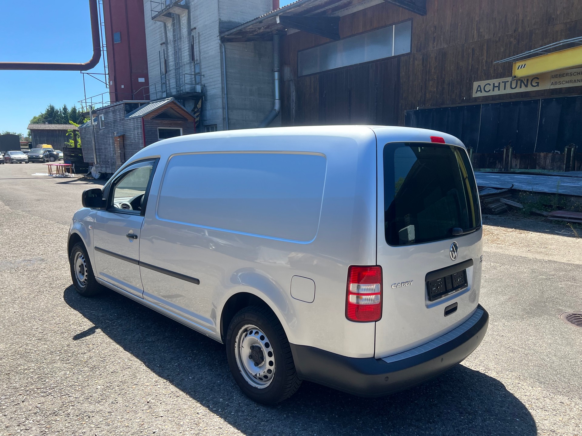 VW Caddy Maxi 1.6 TDI Blue Motion Technology DSG-image-2