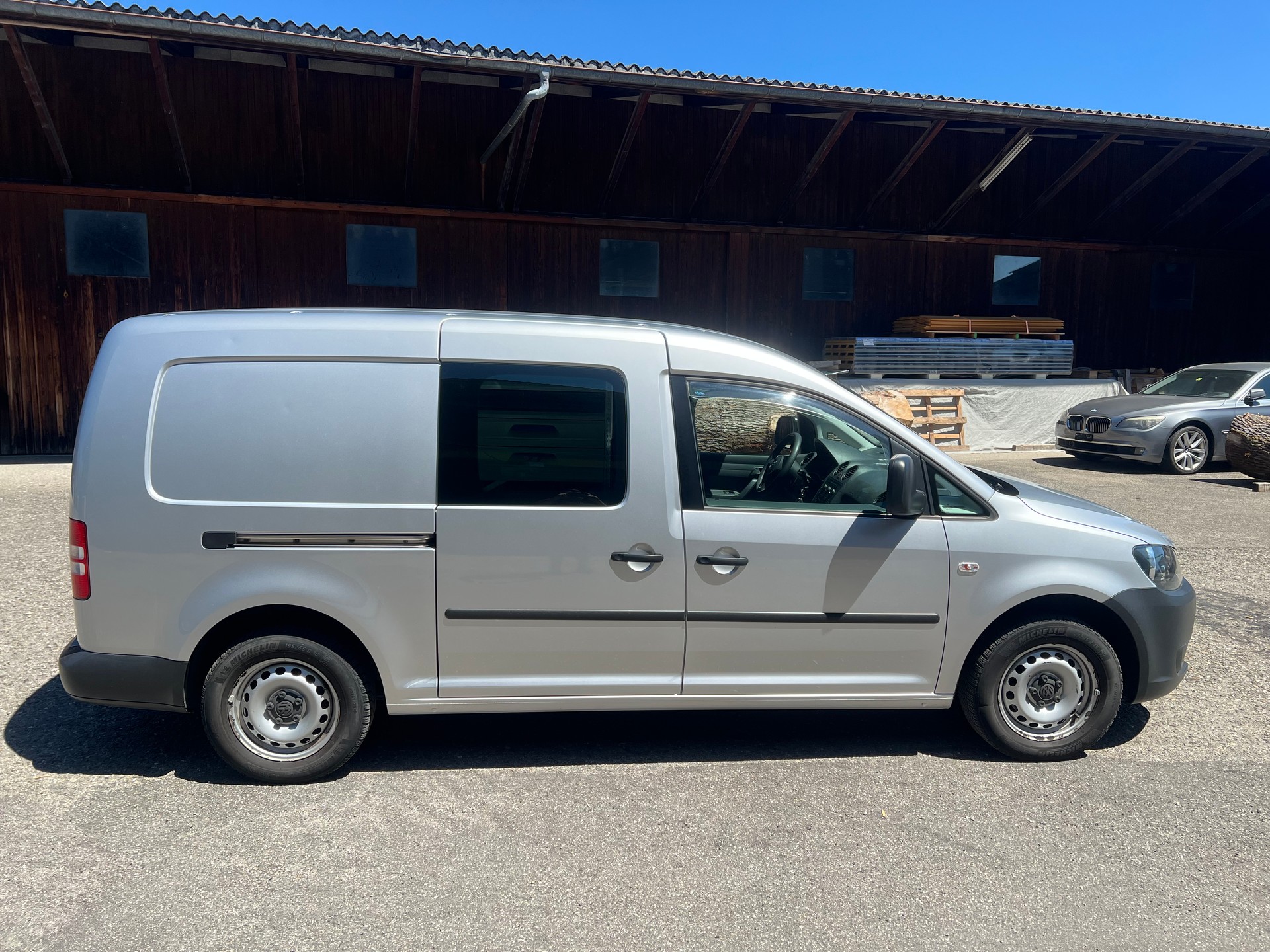 VW Caddy Maxi 1.6 TDI Blue Motion Technology DSG-image-4