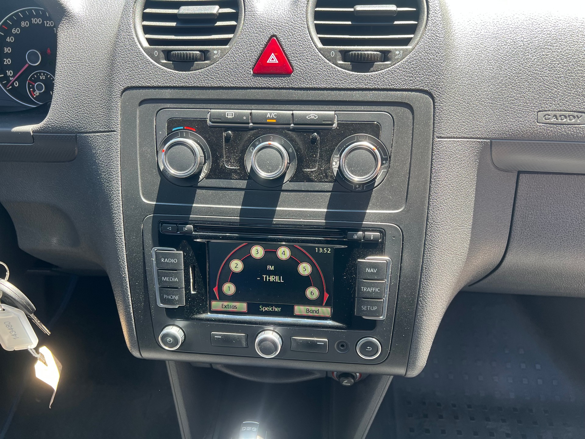 VW Caddy Maxi 1.6 TDI Blue Motion Technology DSG-image-11