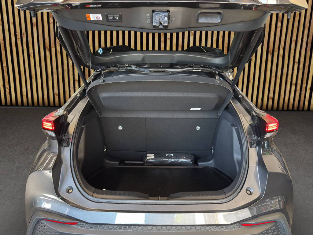 TOYOTA C-HR 1.8 HEV Trend-image-13